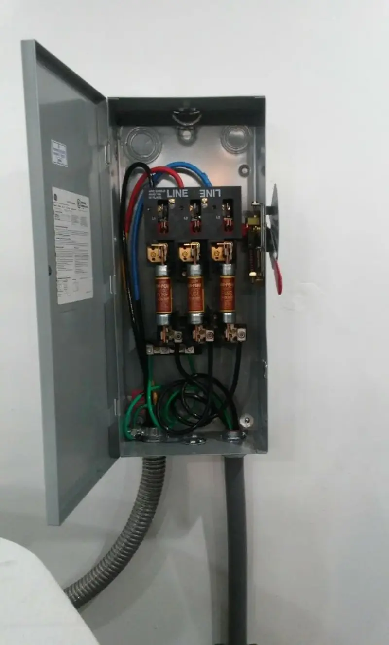 Three-phase disconnect switch installed for Smoke Detector Installation in Lake San Marcos